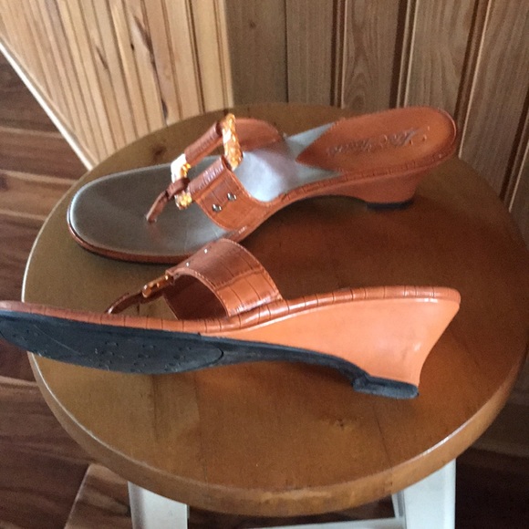 Women’s Sandals - Picture 2 of 3